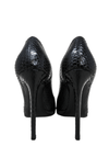 Tacones negros