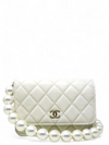 Bolso "Calfskin Quilted Mini Maxi Pearls Wallet On Chain WOC White"