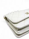 Bolso "Calfskin Quilted Mini Maxi Pearls Wallet On Chain WOC White"