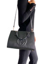 Bolso "Medium Soho Top Handle Satchel"
