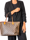 Bolso "Monogram Neverfull MM with Pouch"