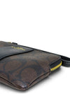 Clutch "Corner Zip Wristlet"