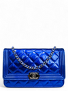 Bolso "Metallic Patent Calfskin Quilted Boy Wallet On Chain"