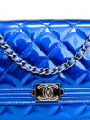 Bolso "Metallic Patent Calfskin Quilted Boy Wallet On Chain"