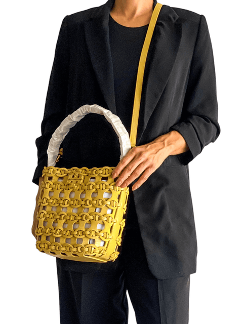 Bolso "Mcgraw Small Woven Leather Bucket Bag In Beeswax"