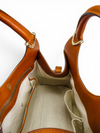 Bolso "Stirrup Top Handle Bag"