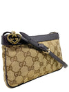 Bolso "Monogram GG Heart Charm Crossbody Pochette"