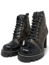 Botas "Patent Calfskin Monogram Star Trail Ankle Boots"