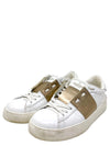 Tenis "Rockstud Accents Leather Sneakers"