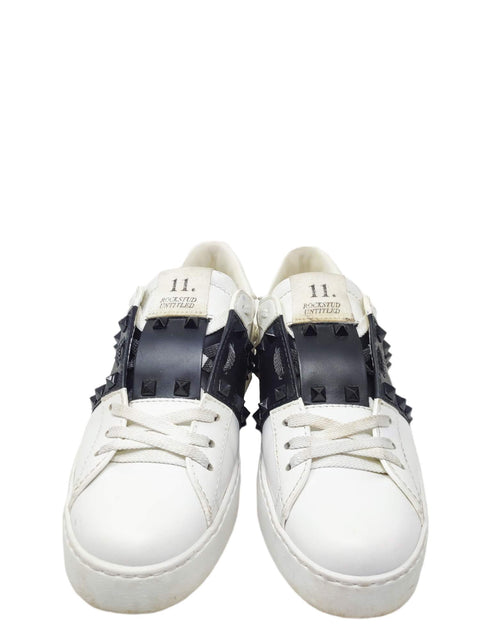 Tenis "Rockstud Accents Leather Sneakers"