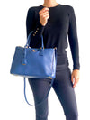 Cartera "Saffiano Lux Double Zip Galleria Medium Tote"