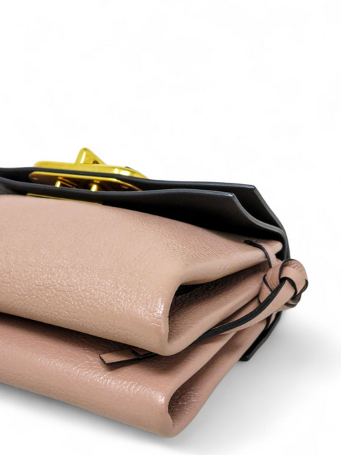 Bolso "Leather VRing Shoulder Bag"