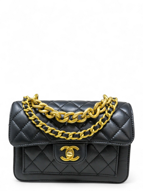 Bolso "Mini Flap Aged Calfskin Gold Hardware"