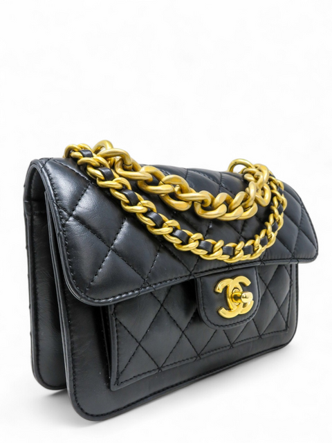 Bolso "Mini Flap Aged Calfskin Gold Hardware"