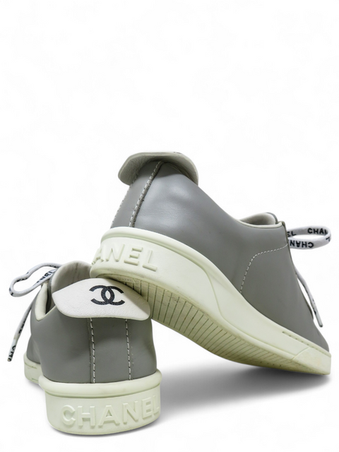 Tenis "Interlocking CC Logo Calfskin Sneakers"