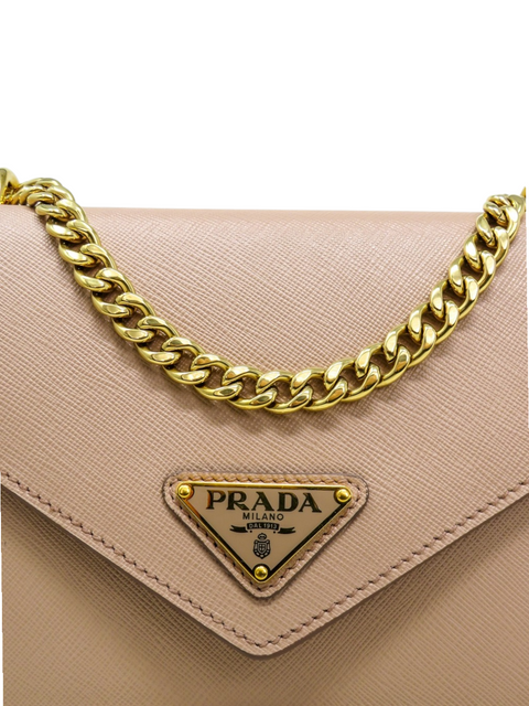 Bolso "Saffiano Soft Calfskin Metal Triangle Logo Envelope Chain Shoulder Bag"