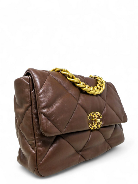 Bolso "Goatskin Quilted Large Chanel 19 Flap"