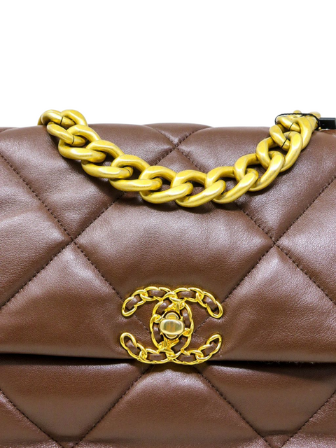 Bolso "Goatskin Quilted Large Chanel 19 Flap"