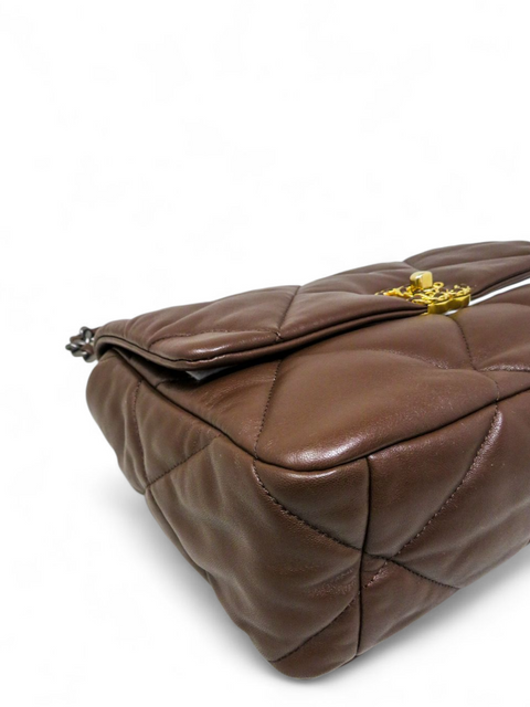 Bolso "Goatskin Quilted Large Chanel 19 Flap"