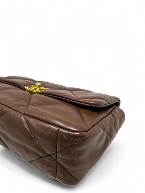 Bolso "Goatskin Quilted Large Chanel 19 Flap"
