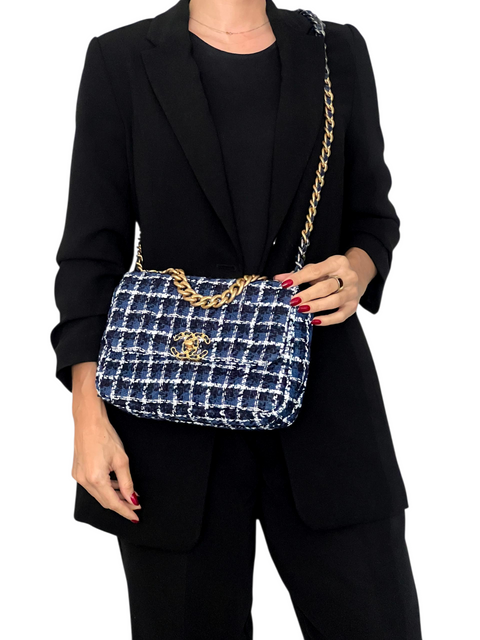 Bolso "Tweed Quilted Medium Chanel 19 Flap"
