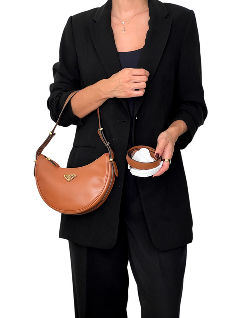 Bolso "Calfskin Arque Shoulder Bag"