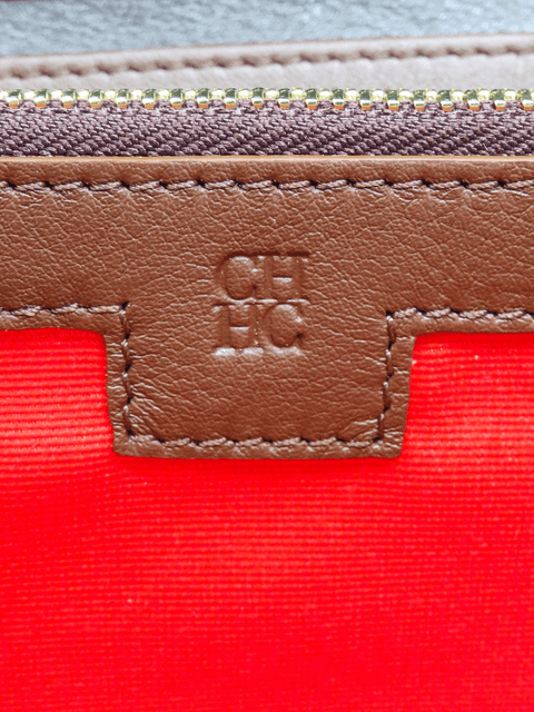 Bolso "Crossbody Wallet on Chain Caracas"