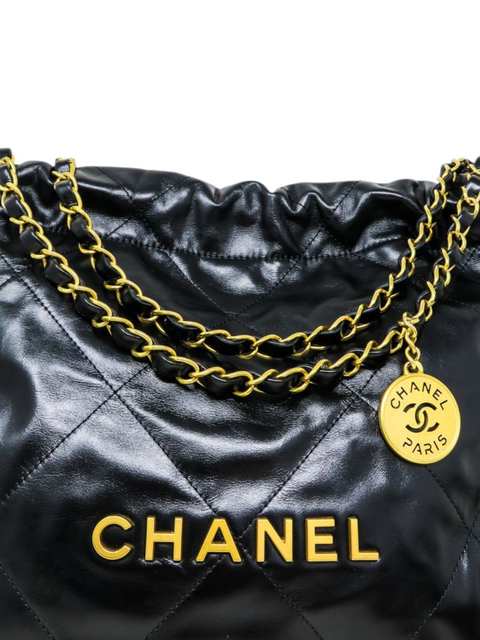 Bolso "Shiny Calfskin Quilted Small Chanel 22 Black"