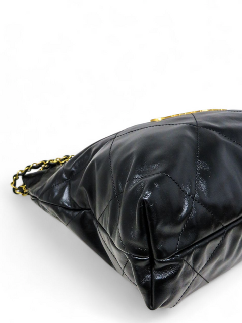 Bolso "Shiny Calfskin Quilted Small Chanel 22 Black"