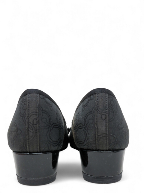 Tacones negros