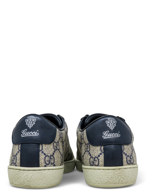 Tenis "GG Supreme Canvas Low Top Sneakers"