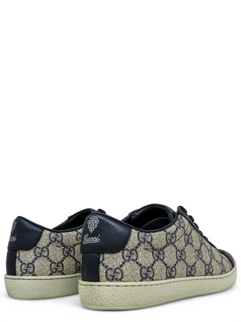 Tenis "GG Supreme Canvas Low Top Sneakers"