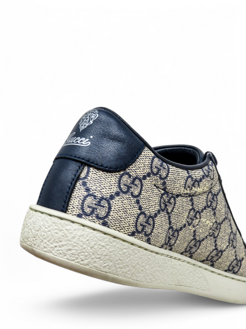 Tenis "GG Supreme Canvas Low Top Sneakers"