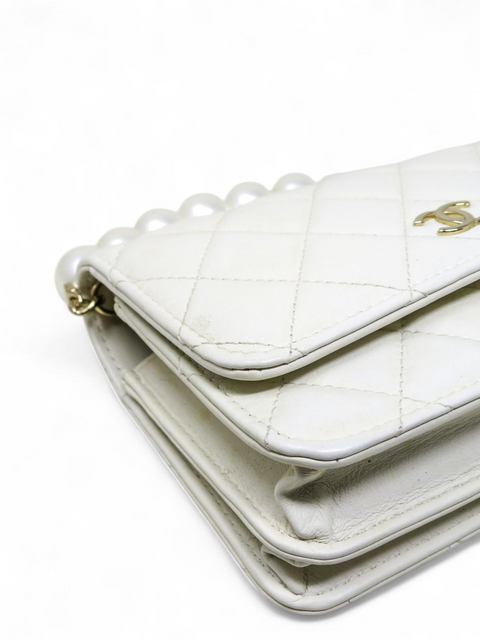 Bolso "Calfskin Quilted Mini Maxi Pearls Wallet On Chain WOC White"