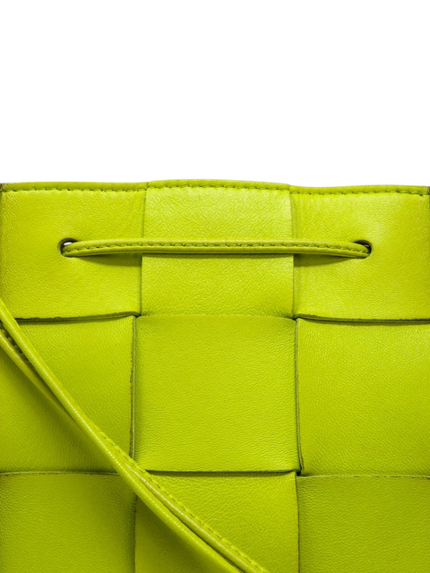Bolso "Nappa Maxi Intrecciato Small Cassette Bucket Bag"