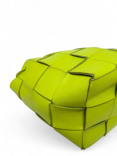 Bolso "Nappa Maxi Intrecciato Small Cassette Bucket Bag"
