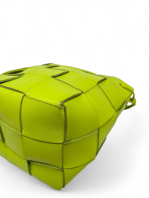 Bolso "Nappa Maxi Intrecciato Small Cassette Bucket Bag"