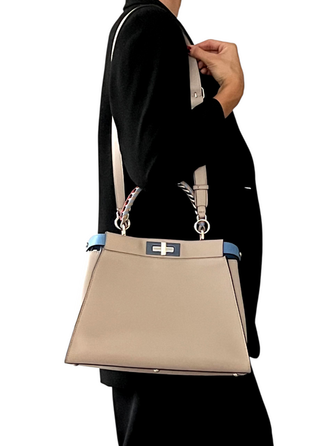 Bolso "Peekaboo with Pocket Defender"