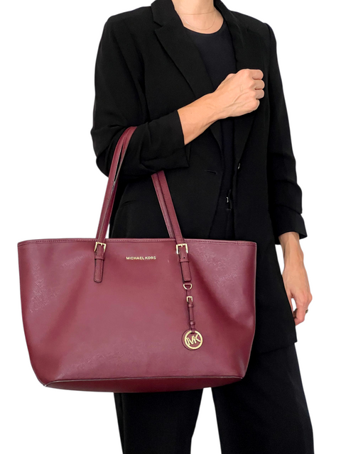 Bolso "Jet Set Travel Medium Top-Zip Tote Bag"