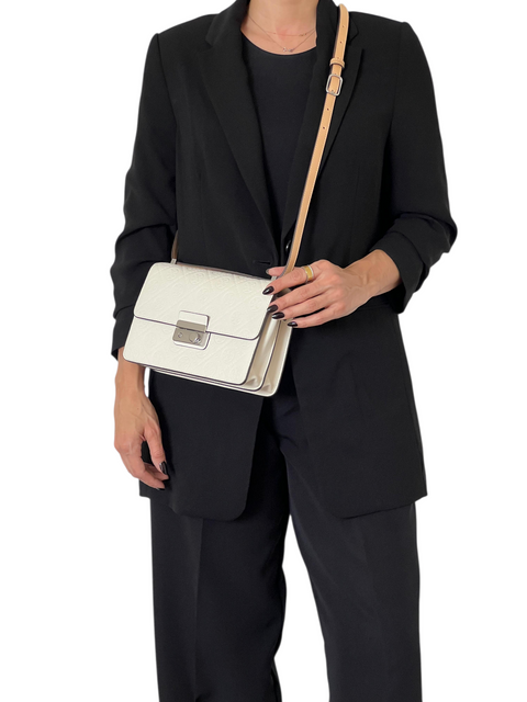 Bolso "T Monogram Pubbled Shoulder Bag"