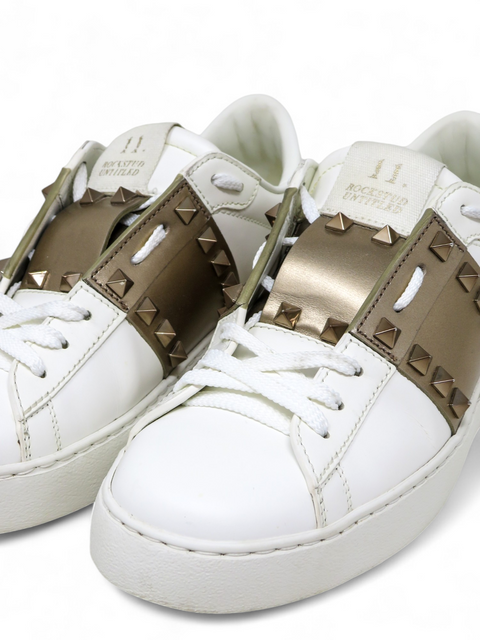 Tenis "Rockstud Accents Leather Sneakers"