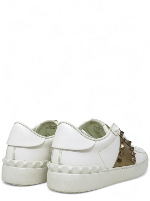 Tenis "Rockstud Accents Leather Sneakers"