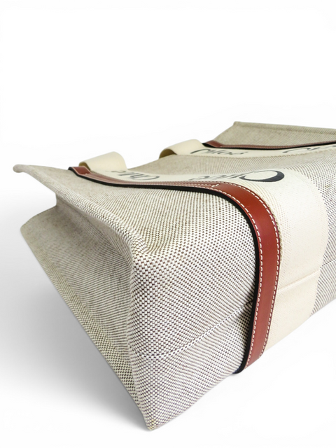Bolso "Medium Woody Tote Bag"
