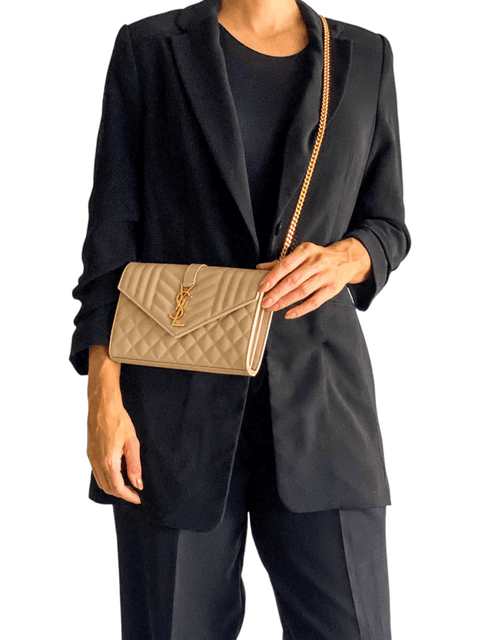 Bolso "Envelope Small In Quilted Grain De Poudre Embossed Leather"