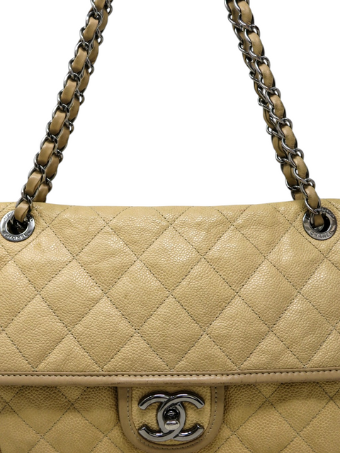 Bolso "Caviar Quilted Medium French Riviera Flap"