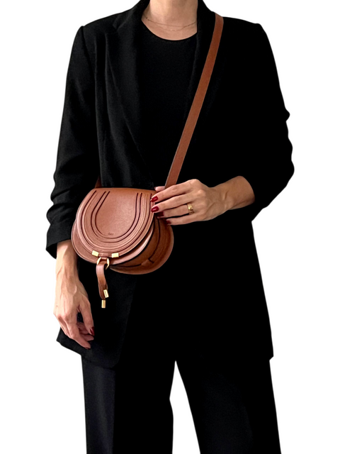 Bolso "Calfskin Mini Marcie Round Crossbody Bag Tan"