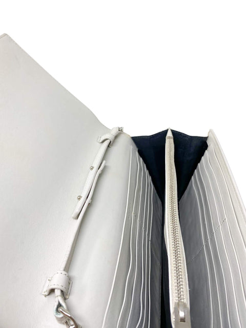 Bolso "Small Embossed Monogram Kate Wallet On Chain"