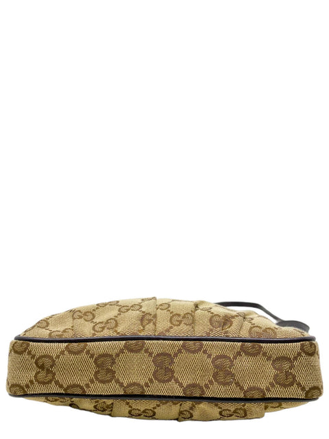 Bolso "Monogram GG Heart Charm Crossbody Pochette"