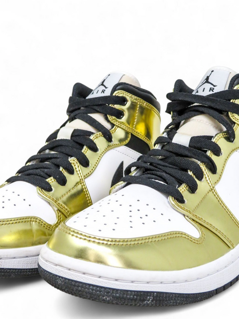 Tenis "Air Jordan 1 Mid SE Metallic Gold"