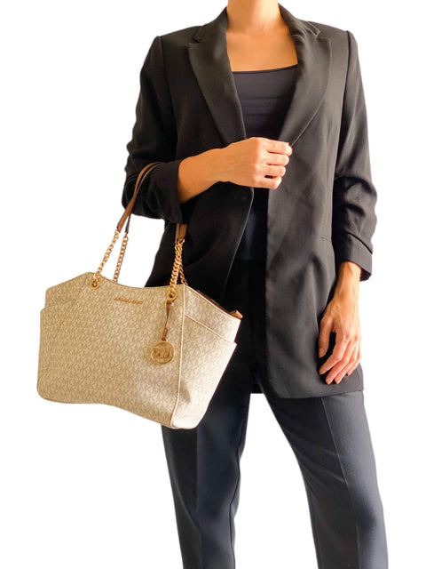 Bolso "Jet Set Large Saffiano Leather Shoulder Bag"